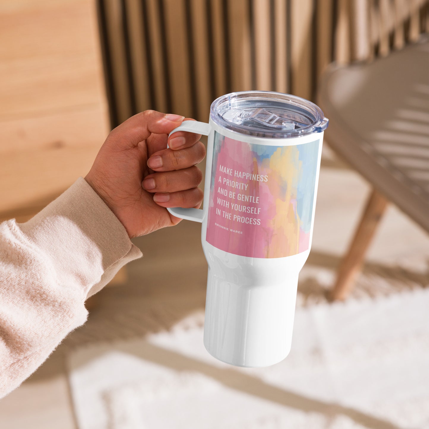 Make happiness a priority Travel mug with a handle